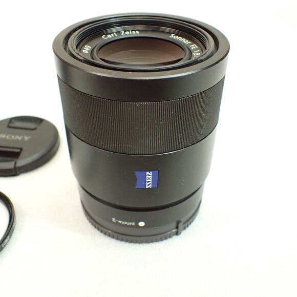 Sony SEL55F18Z Zeiss Sonnar FE 55mm f/1.8 Lens w/Hoya HD2 Filter, Hood, 2 Caps - Picture 4 of 15